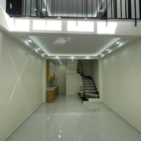 Tân Kỳ Tân Quý xe hơi đậu cửa chỉ cách AEONMall Tân Phú chỉ vài phút.