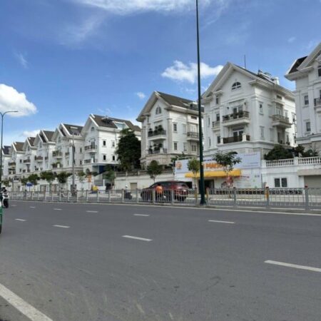 Căn duy nhất gần Dương Quảng Hàm 2 tầng, 5x15m, hẻm 4m, gần khu ăn uống giá 7.2 tỷ, ở ngay