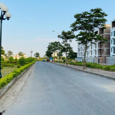 bán nhà mặt đường Ngô Quyền – 4,5 tầng mới đẹp