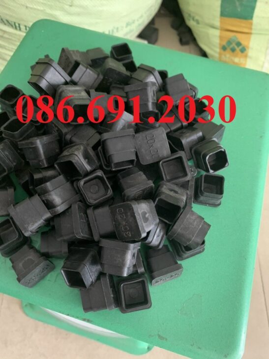 Vì Sao Nên Dùng Nắp Chụp Đầu Sắt Hộp Cho Bàn Ghế?