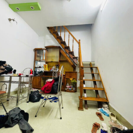 Nhà 1 Trệt 1 Lầu – Ngay Chợ Đầm, Cách Biển Chỉ 700m – Diện tích đất: 25m² – Diện tích sử dụng: 50m²