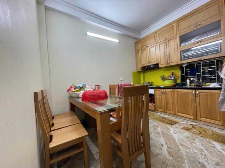 Bán nhà Thuỵ Phương 42m2, dân xây 5 tầng, có sân riêng để xe