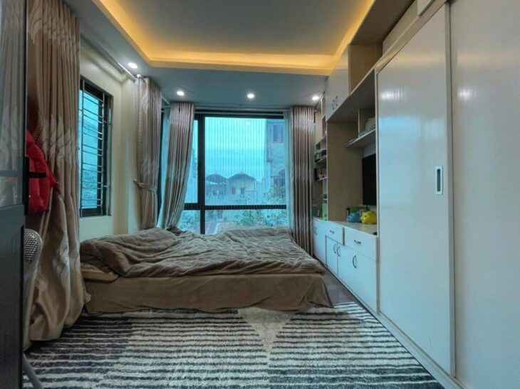 Bán nhà Thuỵ Phương 42m2, dân xây 5 tầng, có sân riêng để xe