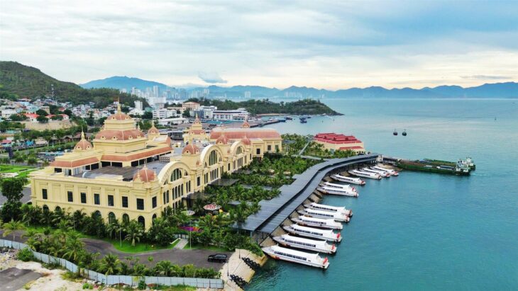 NHÀ PHỐ MẶT BIỂN NGAY CẢNG VINPEARL KHÁNH HOÀ