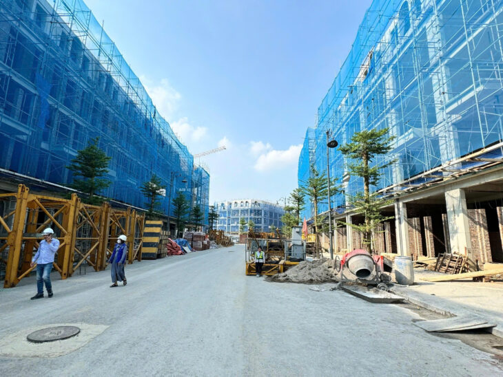 CẦN BÁN GẤP NHÀ MẶT PHỐ HOÀNG QUỐC VIỆT DT75M2 LH; 093.198.2626