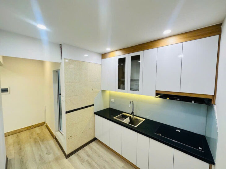 Bán nhà mặt phố Lê Văn Lương, Thanh Xuân Bắc, 32m2 x 5 tầng, 4PN, Sổ đỏ, 8.4 tỷ. LH: 0975948906