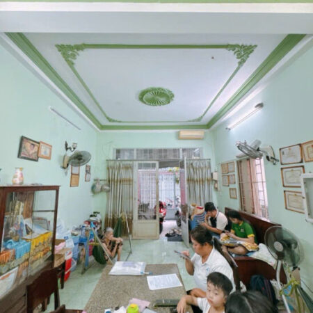 Sát mặt tiền Ngang 3.8 dài 13 nở 4.1 đúc bê tông Q4 có 100 triệu