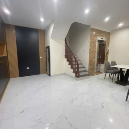 NHÀ ĐẸP – THANG MÁY – OTO ĐỖ CÁCH NHÀ 10m – GẦN HỒ – TIỆN ÍCH BẠT NGÀN Bồ Đề 35 m, Tmt 6,2m 9 tỷ2