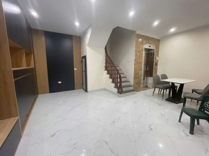 NHÀ ĐẸP – THANG MÁY – OTO ĐỖ CÁCH NHÀ 10m – GẦN HỒ – TIỆN ÍCH BẠT NGÀN Bồ Đề 35 m, Tmt 6,2m 9 tỷ2
