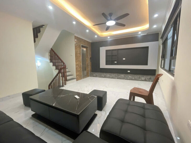 NHÀ ĐẸP – THANG MÁY – OTO ĐỖ CÁCH NHÀ 10m – GẦN HỒ – TIỆN ÍCH BẠT NGÀN Bồ Đề 35 m, Tmt 6,2m 9 tỷ2