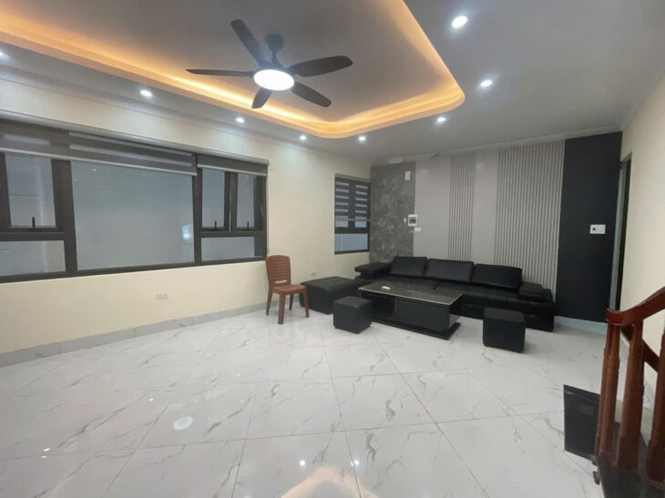 NHÀ ĐẸP – THANG MÁY – OTO ĐỖ CÁCH NHÀ 10m – GẦN HỒ – TIỆN ÍCH BẠT NGÀN Bồ Đề 35 m, Tmt 6,2m 9 tỷ2