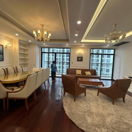 Cho thuê căn 221m2 ại ROYAL CITY , giá 50 triệu / tháng , LH 584146888 khi cần thuê chung cư