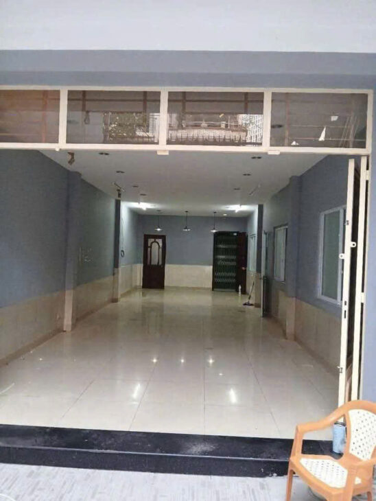 Bình Thạnh ! Cho thuê mặt bằng, diện tích 70m2 ( sảnh 4m x 12m , sân 5m x 5m ) Tel : Lam 09379139 …