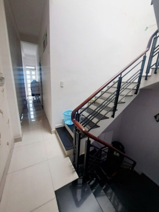 NGỘP BANK – HẺM 6M HƯƠNG LỘ 2 – Ô TÔ NGỦ TRONG NHÀ , Nhà 3 tầng BTCT kiên cố, 3PN + 4WC + sân thượng