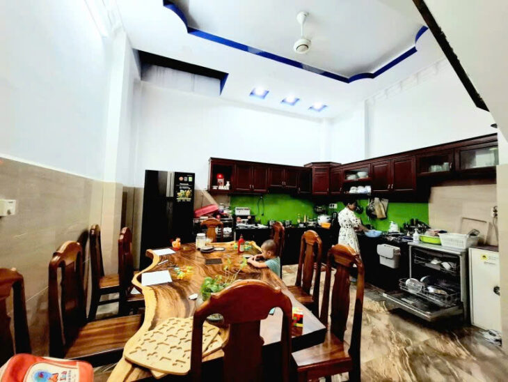 Nhà Lớn Giá Nhỏ Hương Lộ 80 DT 5*13 Trệt+3Tầng+SânThượng BTCT 5T Xíu