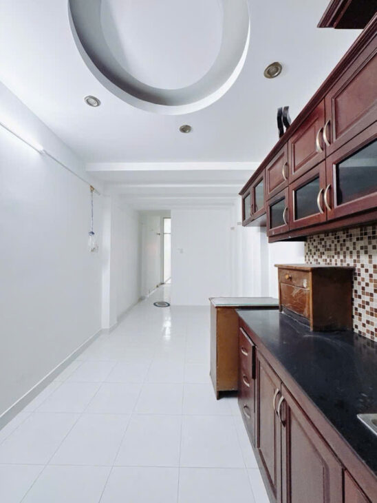CĂN HỘ DỊCH VỤ CÓ 5 TỶ TRUNG TÂM Q4 HẺM XE HƠI NGANG 5M