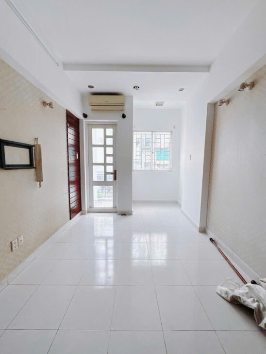 CĂN HỘ DỊCH VỤ CÓ 5 TỶ TRUNG TÂM Q4 HẺM XE HƠI NGANG 5M