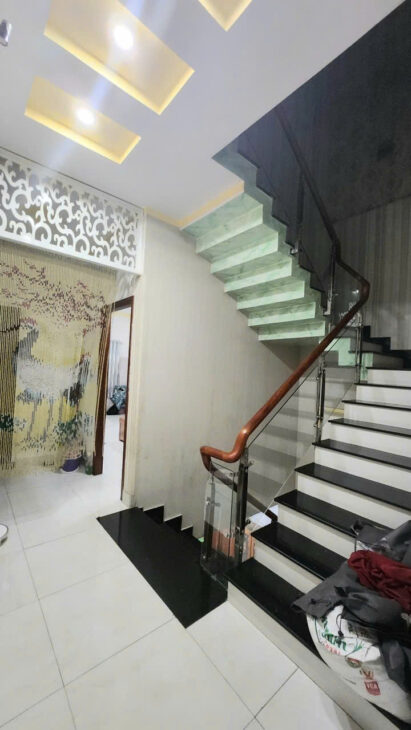 MẶT TIỀN KINH DOANH ĐỈNH 5 TẦNG (CÓ HẦM), địa điểm VÀNG TP DĨ AN, 122M², CHỈ 10.8 TỶ TL