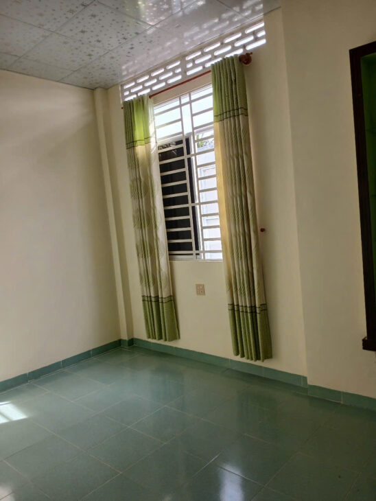 cần bán nhà nhỏ Phước Hải hẻm lê hồng phong giá 1tỷ850 Diện tích: 33,3m2,