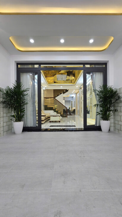 CẠNH Phú Mỹ Hưng VIP nhất VN phú Thuận Q 7 Ngang 4 dài 15 M CÓ 83 TRIỆU M2 3 TẤM MỚI