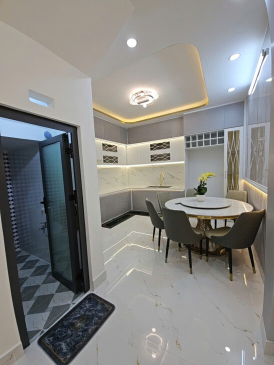 CẠNH Phú Mỹ Hưng VIP nhất VN phú Thuận Q 7 Ngang 4 dài 15 M CÓ 83 TRIỆU M2 3 TẤM MỚI