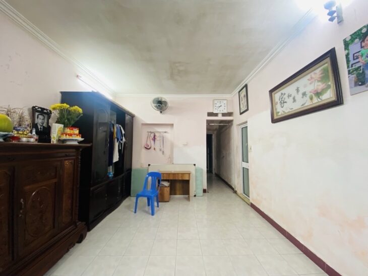 TẬP THỂ TẦNG 1 CẦU GIÁY DT 80M 3 NGỦ 2 WC GIÁ 4,750 TỶ,Ô TÔ ĐỖ NGÀY ĐÊM