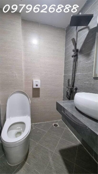 BÁN NHÀ NHÀ PHỐ TRUNG PHỤNG, THANG MÁY NK, VF3 QUA CỬA, NGÕ THÔNG CÁC NGẢ. 40X5T