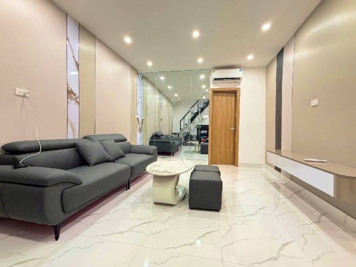 TẬP THỂ NGHĨA TÂN CẦU GIÂY DT 81M 2 NGỦ 2 WC GIÁ 3 TỶ 950