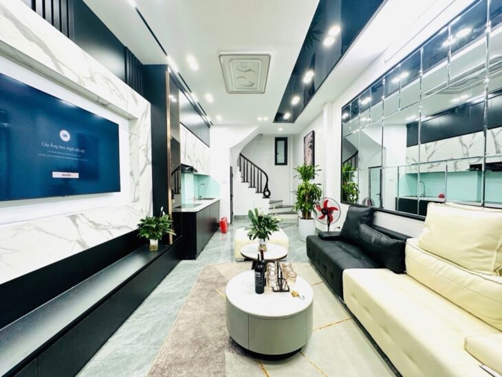 VÕ CHÍ CÔNG 32M GIÁ 8,25 TỶ,DÂN XÂY ,PHÂN LÔ,BA GÁC ĐỖ CỬA,FULL NỘI THẤT