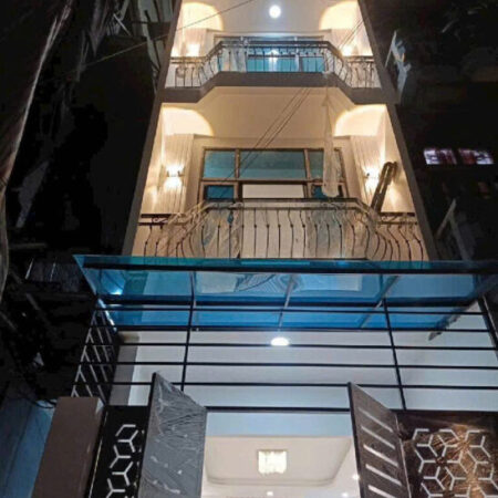 Bán nhà mặt phố Trường Chinh, Đống Đa. DT 52m2, 6 tầng, 6PN, SĐCC. Giá 15 tỷ. LH: 0975948906