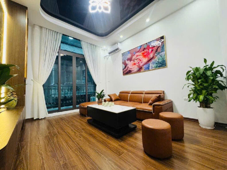 Bán nhà mặt phố Trường Chinh, Đống Đa. DT 52m2, 6 tầng, 6PN, SĐCC. Giá 15 tỷ. LH: 0975948906