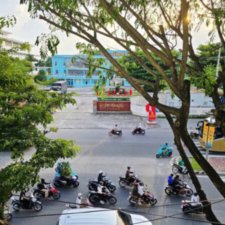 Cần bán nhà 3 tầng MT Nguyễn Hữu Thọ,Đối diện Bệnh Viện Quân Y 17