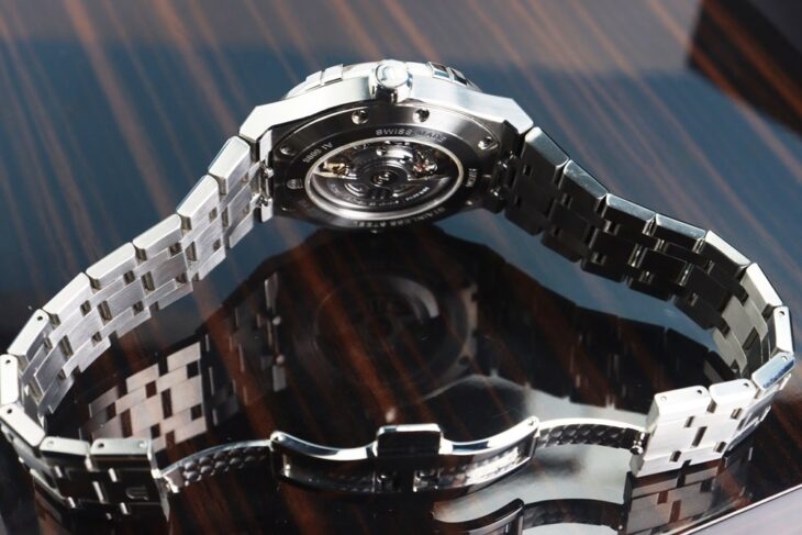 Maurice Lacroix Aikon Dial Blue, Automatic Dòng Búa Khuyết Size 42mm Fullbox Gỗ
