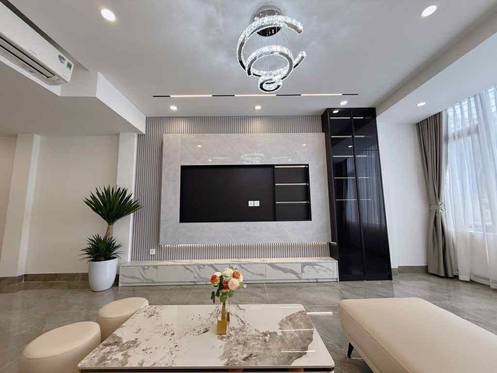 bán nhà Ngọc Thuỵ, 7 tầng, thang máy, ôtô tránh, full nội thất