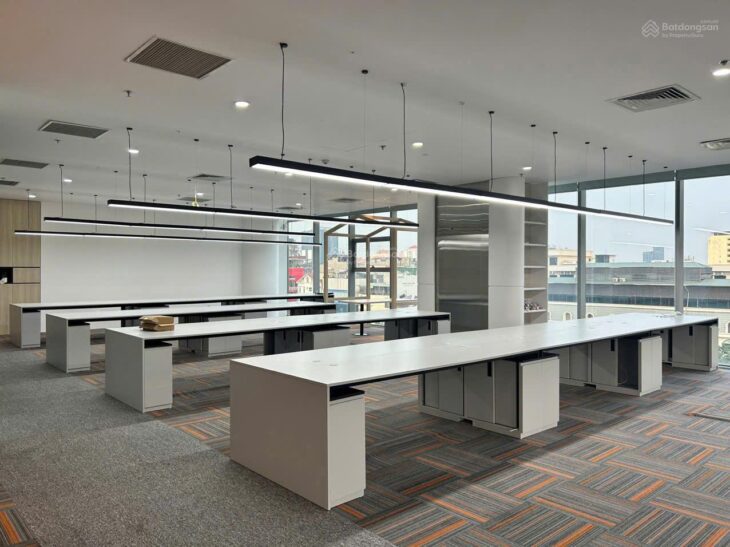 Bán sàn văn phòng Nam Từ Liêm sổ đỏ trao tay 200m2, giá 52tr/m2