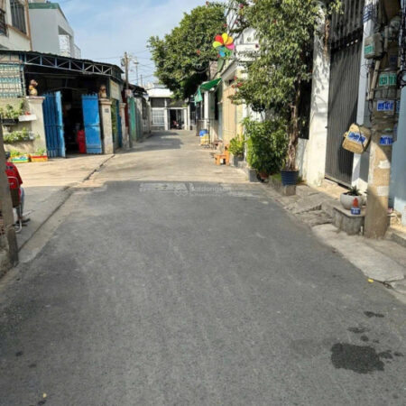 Bán lô khu đất Tặng Ngay ngôi nhà cấp cho 4 cũ địa điểm Tân Thới nhất quận 12