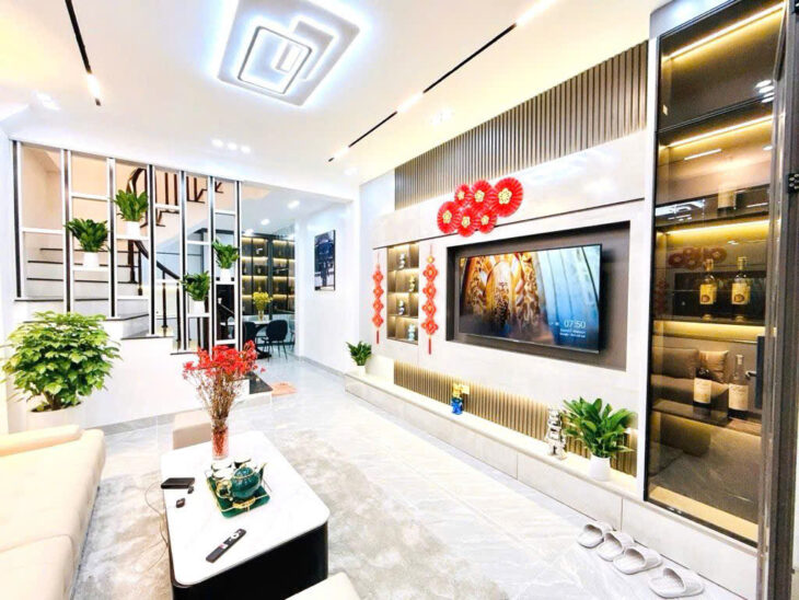 BÁN NHÀ ĐẸP Ở NGAY – XUÂN THUỶ, CẦU GIẤY – 42M x 4T- MT 3.8M – FULL NỘI THẤT – SÁT Ô TÔ