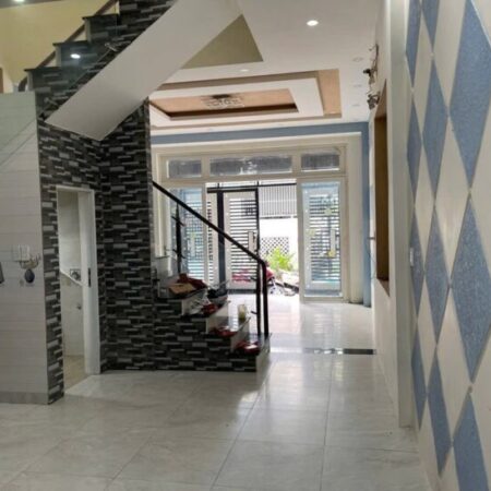 NHÀ 3 TẦNG Ở NGAY CHỢ LINH XUÂN KHU VỰC THUẬN TIỆN 60M2 NGANG KHỦNG 5M . HẺM XE HƠI THÔNG TỨ TUNG