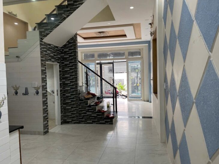 NHÀ 3 TẦNG Ở NGAY CHỢ LINH XUÂN KHU VỰC THUẬN TIỆN 60M2 NGANG KHỦNG 5M . HẺM XE HƠI THÔNG TỨ TUNG