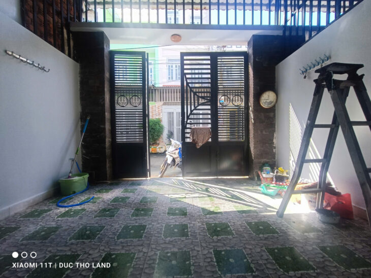 Cho thuê nhà mới HXH 7m Thạnh Lộc, 4x14m, 3 tầng, 3PN, sân thượng trước sau, về ở ngay