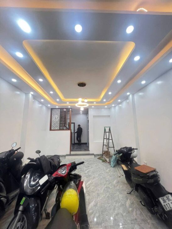 Nhà Hoàng Quốc Việt, ngõ thông, ôtô vào nhà, 20m ra phố, DT45m2, 6 tầng thang máy