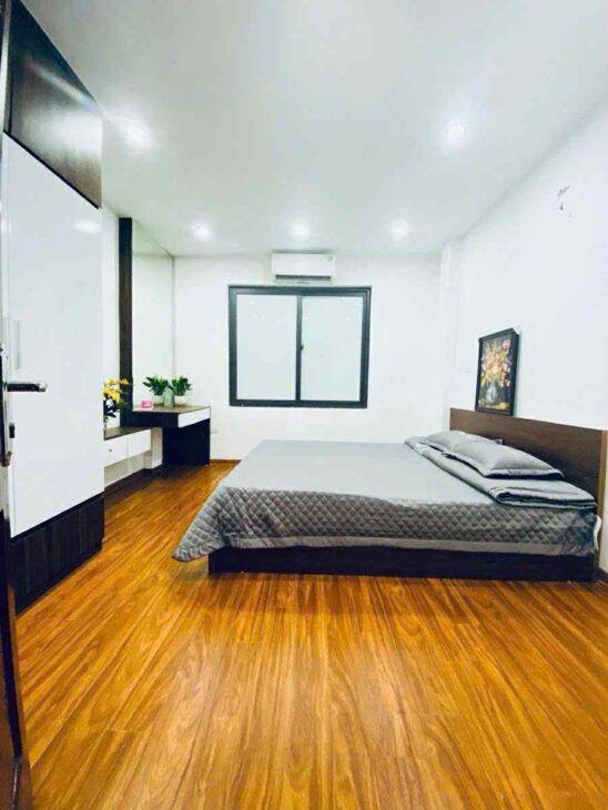 Bán nhà Tân Mai, Hoàng Mai 30m, phân lô, ngõ thông tứ tung ô tô tránh, vỉa hè rộng, full nội thất