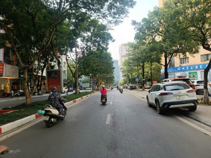 BÁN TÒA NHÀ MẶT PHỐ TRẦN ĐĂNG NINH, CẦU GIẤY – 99M² x 9 TẦNG – MT 7M – DÒNG TIỀN 150TR/TH – GIÁ 88