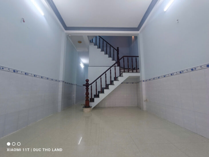 Cho thuê nhà mới HXH 7m Thạnh Lộc, 4x14m, 3 tầng, 3PN, sân thượng trước sau, về ở ngay