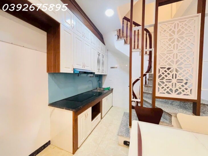 Bán nhà Yên Lộ 40m2, 5 tầng gần ô tô, ngõ thông, nhà mới ở ngay.
