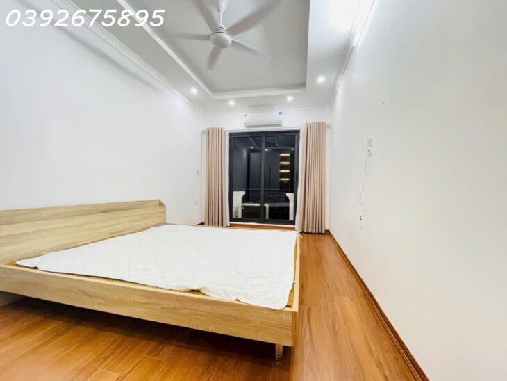 Bán nhà Yên Lộ 40m2, 5 tầng gần ô tô, ngõ thông, nhà mới ở ngay.