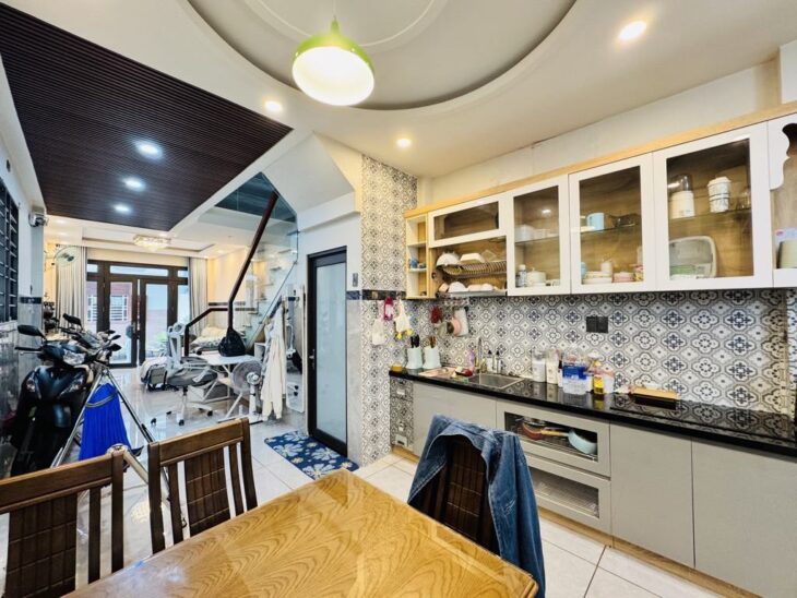Bán Nhà 45 m2 , 2 tầng – hẻm xe hơi Nguyễn Gia Trí ( D2 )– Bình Thạnh, khu VIP nhà đẹp, ở hay