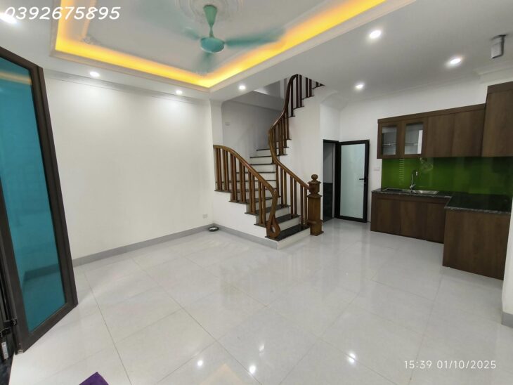Bán nhà Yên Lộ 35m2, 5 tầng lô góc, gần KĐT Đô Nghĩa, nhà mới ở ngay.
