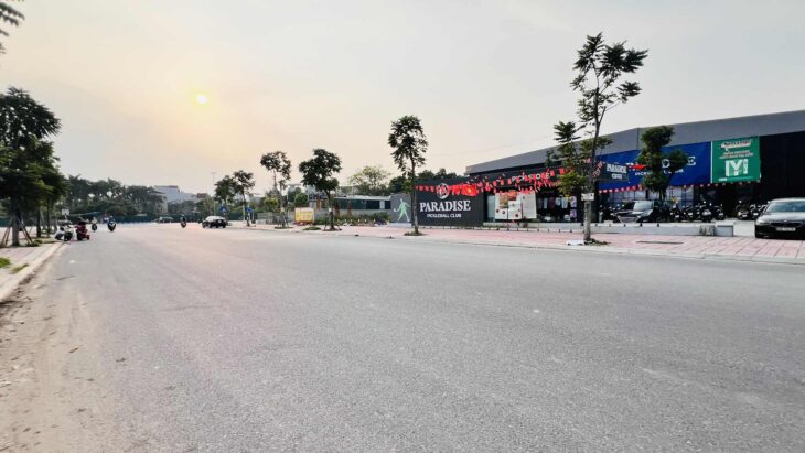 bán nhà Hồng Tiến, 65m x 4 tầng, mặt tiền 13.5m, vỉa hè đá bóng, xe container quay đầu