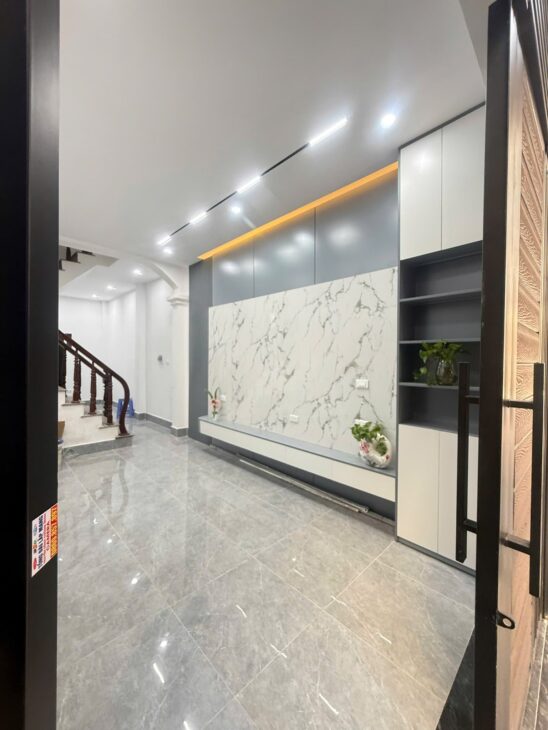 Bán nhà ngõ thông tại cầu Lủ, DT 34m2, 4 tầng giá 8,2 tỷ.
